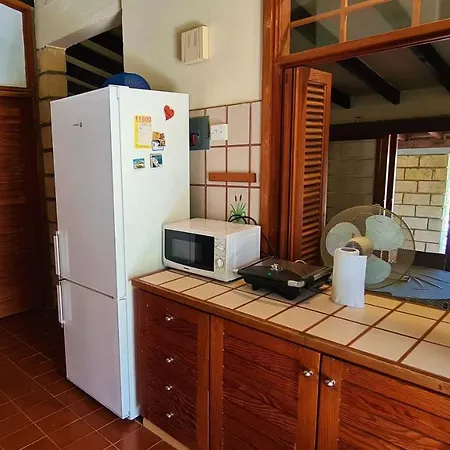 בית נופש Space & Tradition House פרוטאראס